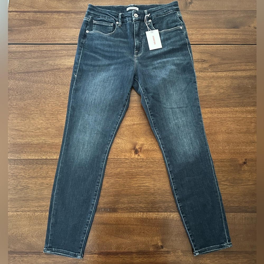 Good American - Good Legs Cropped Jeans - Picture 2 of 14